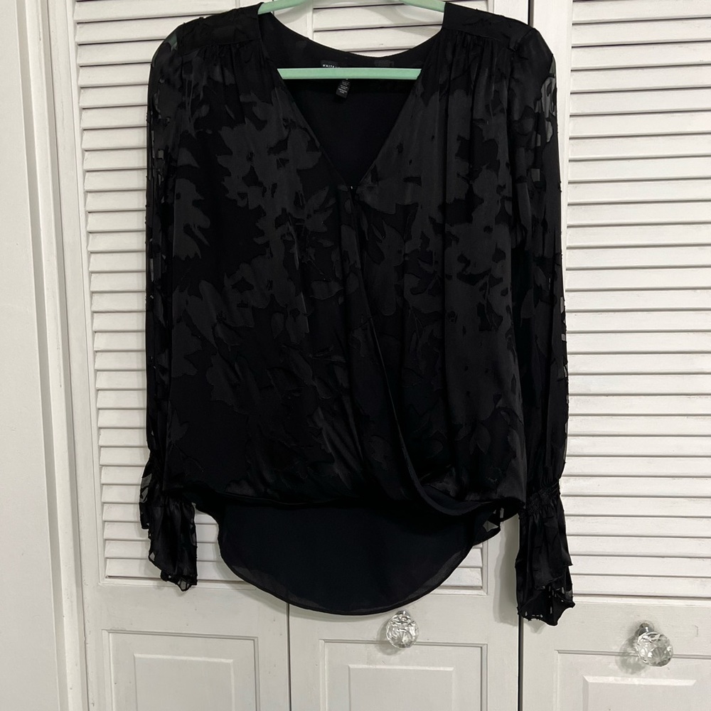 Beautiful Whir House Black Market black blouse
